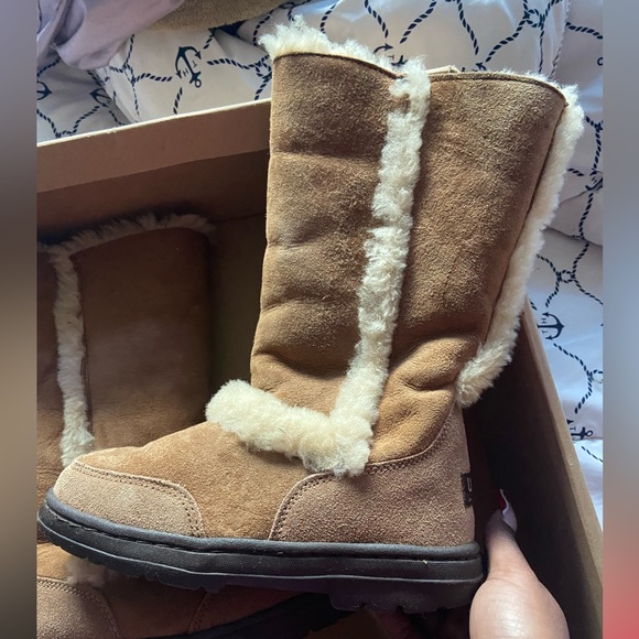 Uggs - Picture 4 of 5
